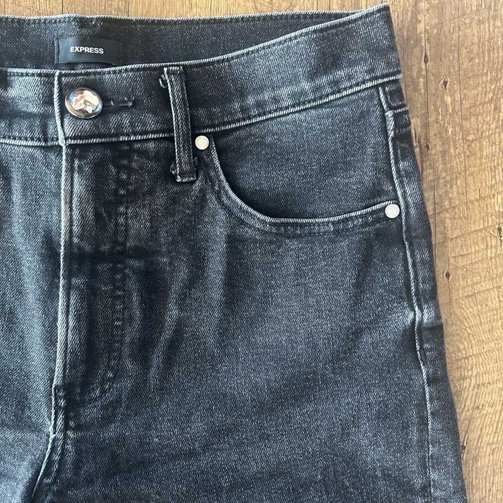 Express Modern Straight High Rise Jeans 4R | Black Wash | Rhinestone Button - Picture 5 of 12